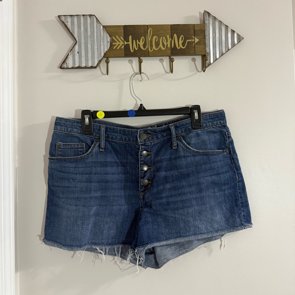 Universal Thread Dark Blue Jean Button Fly Shorts Size 12 with 2” inseam